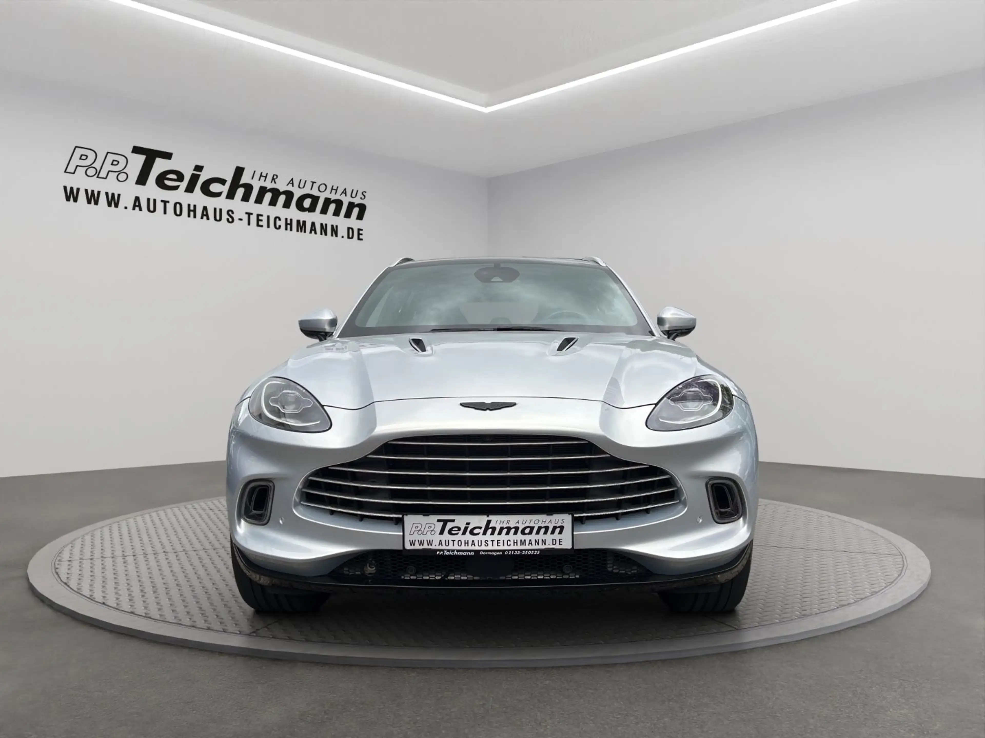 Aston Martin DBX 4.0 V8 — photo 2