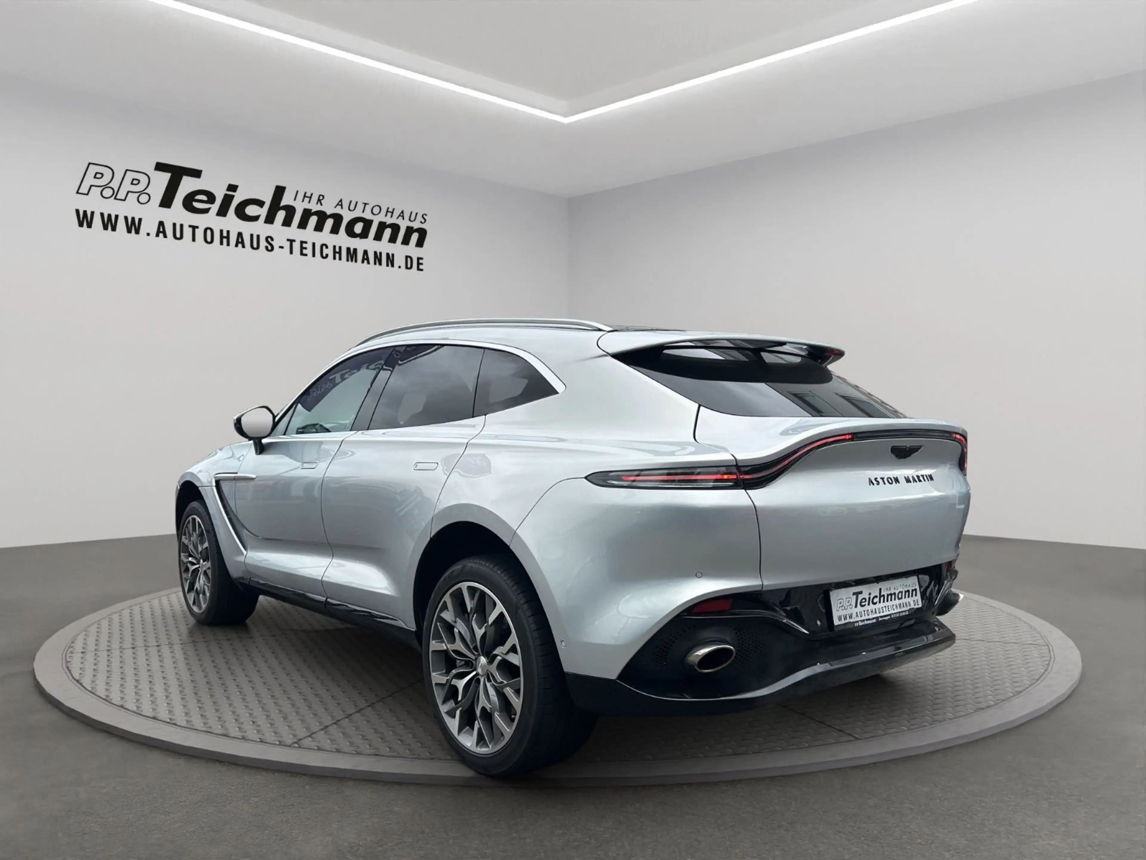 Aston Martin DBX 4.0 V8 — photo 7