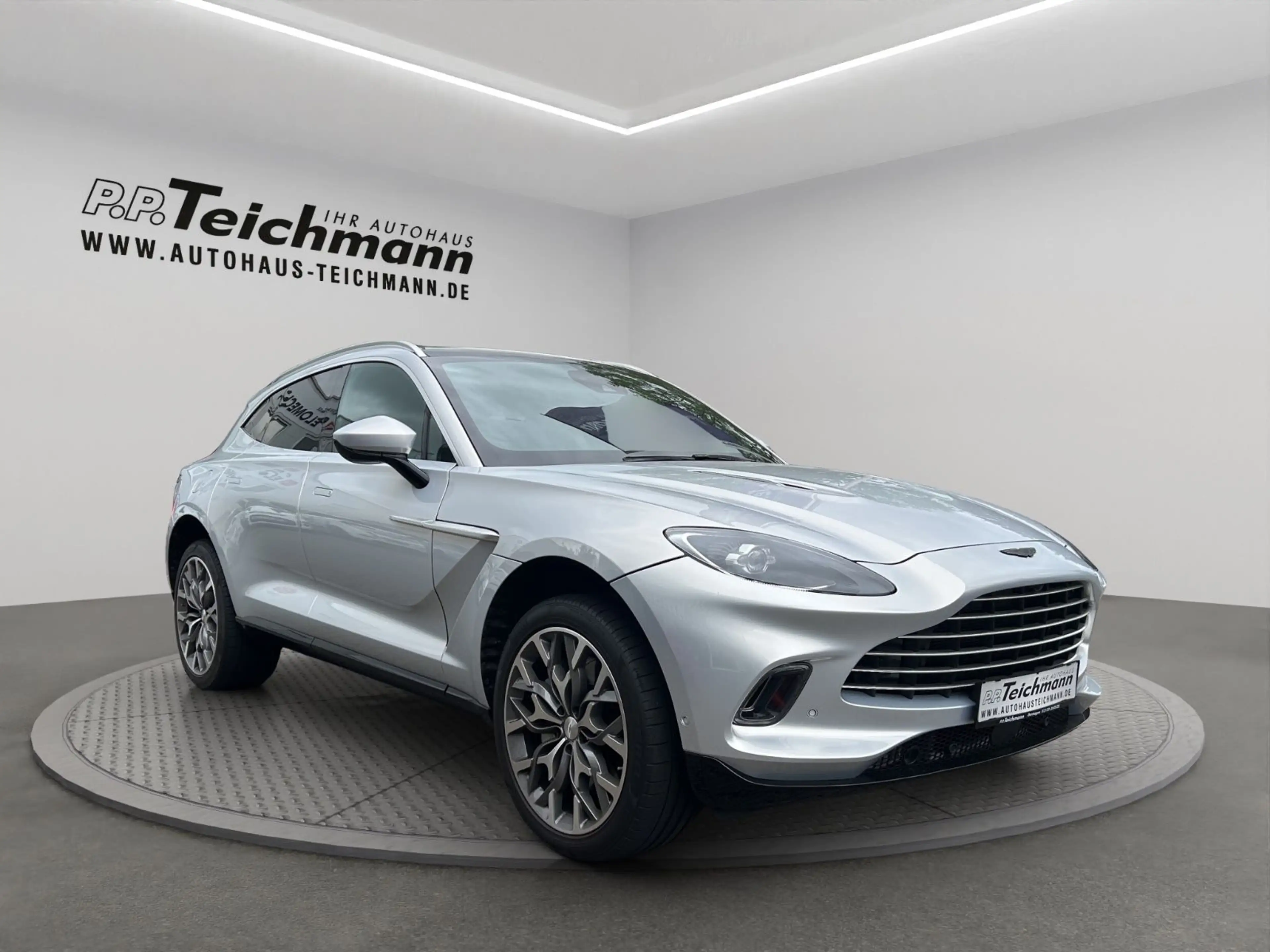 Aston Martin DBX 4.0 V8 — photo 3