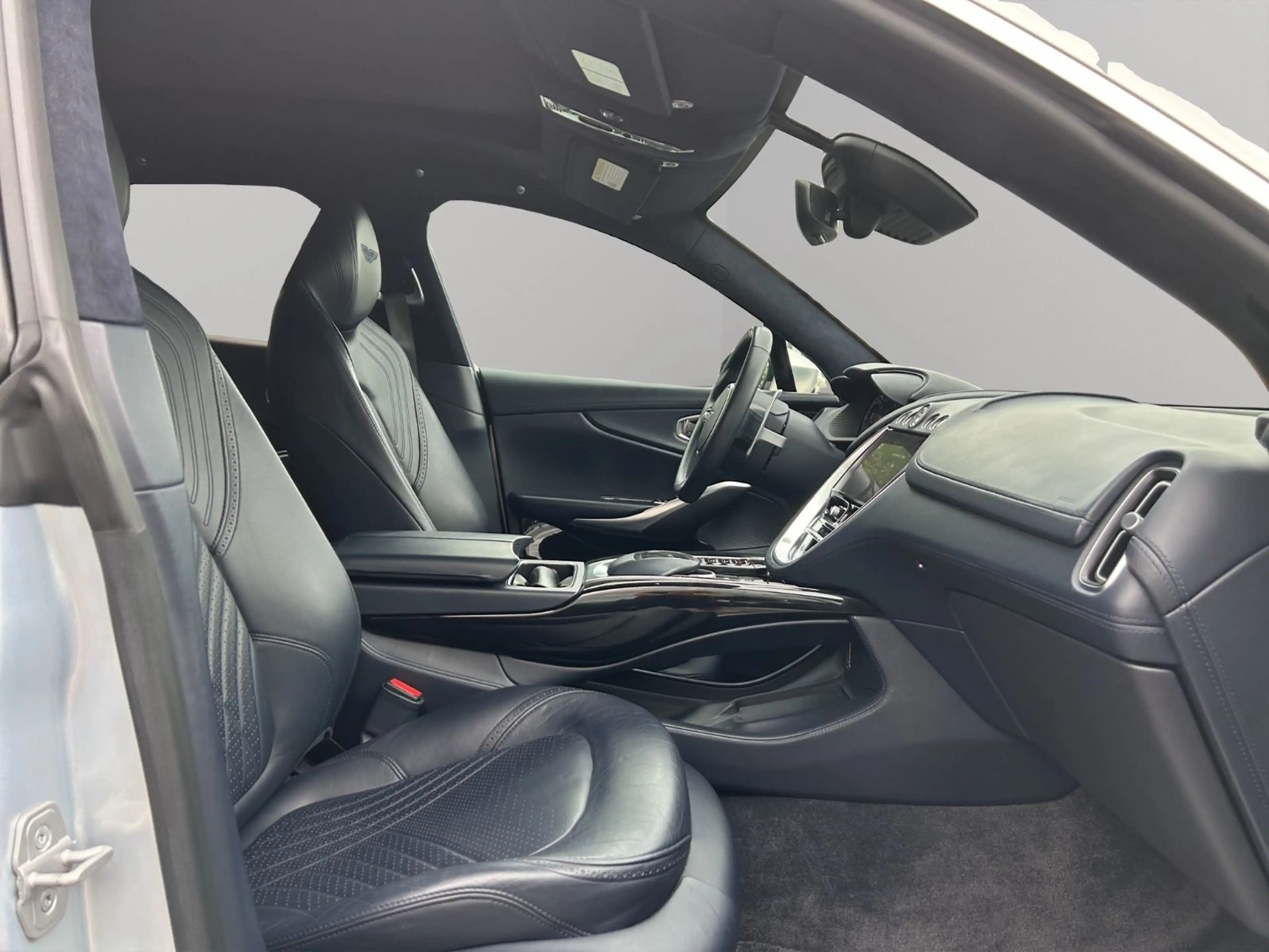 Aston Martin DBX 4.0 V8 — photo 15