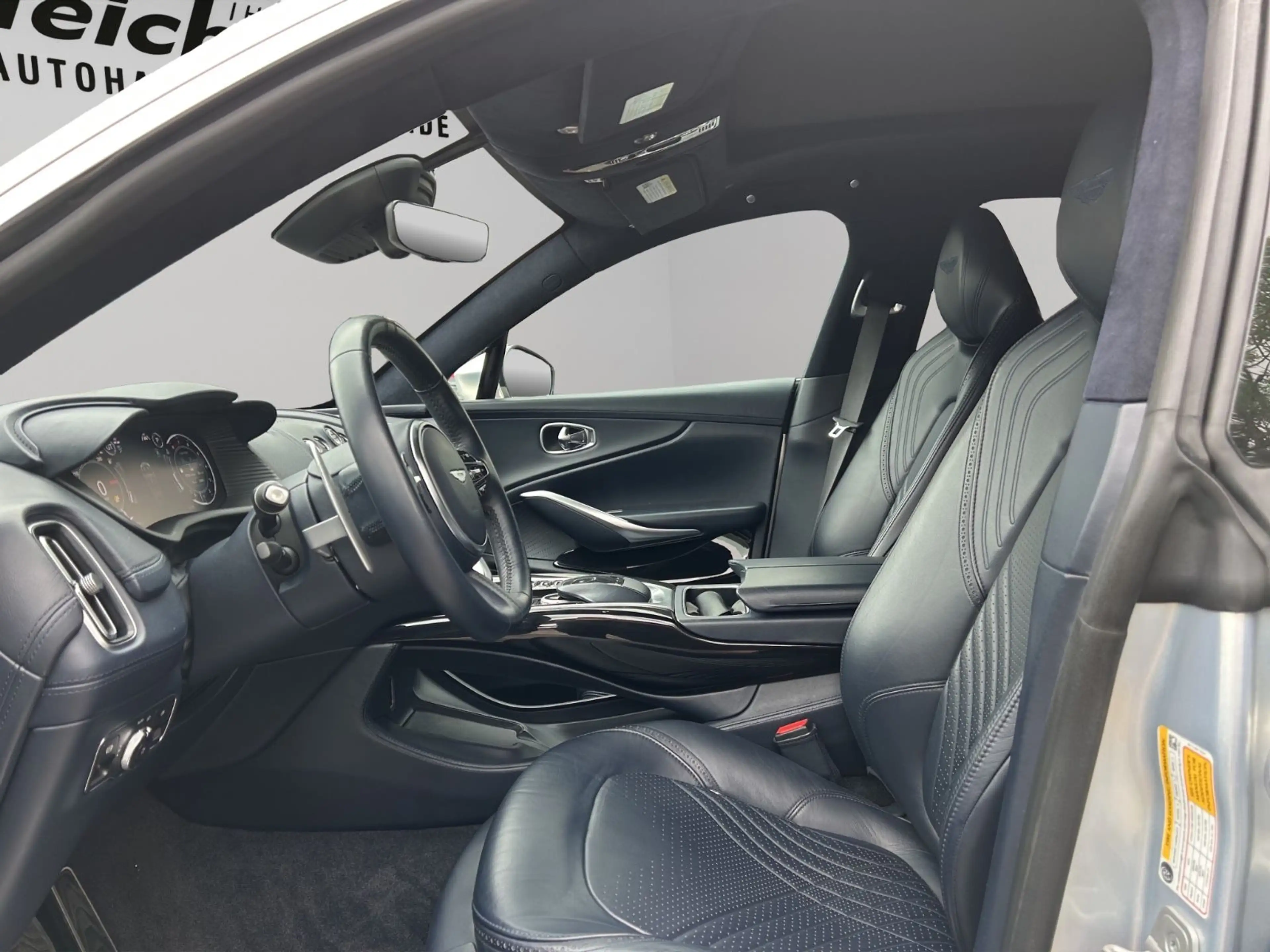 Aston Martin DBX 4.0 V8 — photo 14