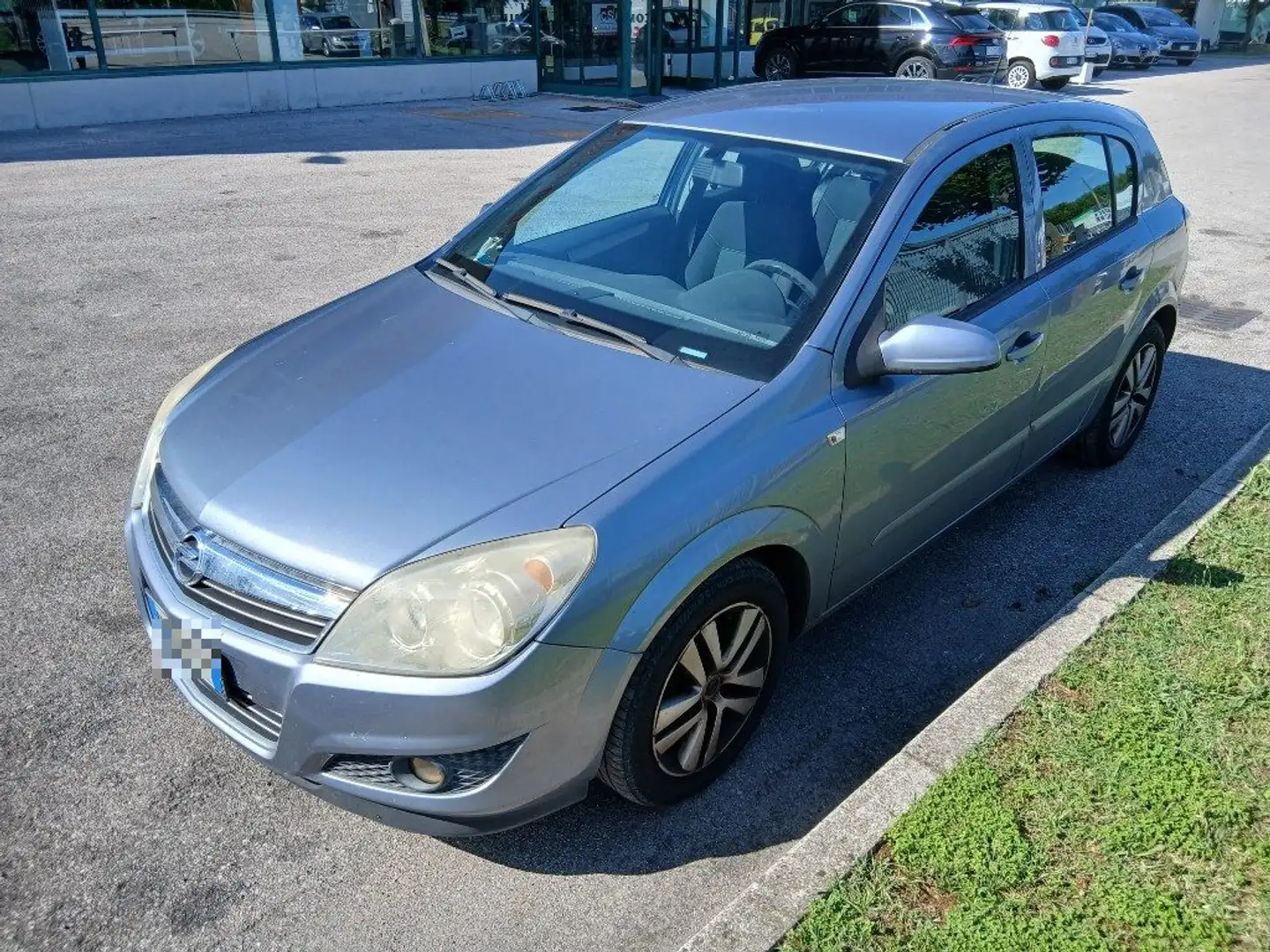 Opel Astra 1.7 CDTI 101CV 5 porte Grijs - 1