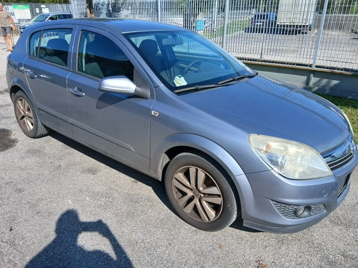 Opel Astra 1.7 CDTI 101CV 5 porte Grijs - 2