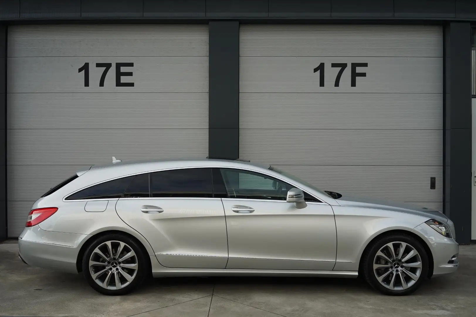 Mercedes-Benz CLS 350 Shooting Brake Zilver - 2
