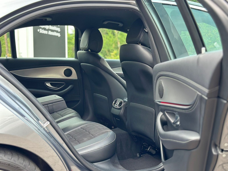 Mercedes-Benz E 200 E Limousine / AMG / — photo 12