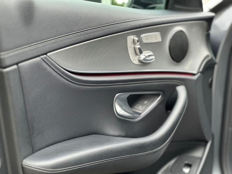Mercedes-Benz E 200 E Limousine / AMG / — photo 15