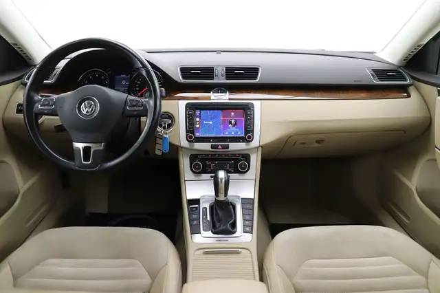 Volkswagen Passat view 14