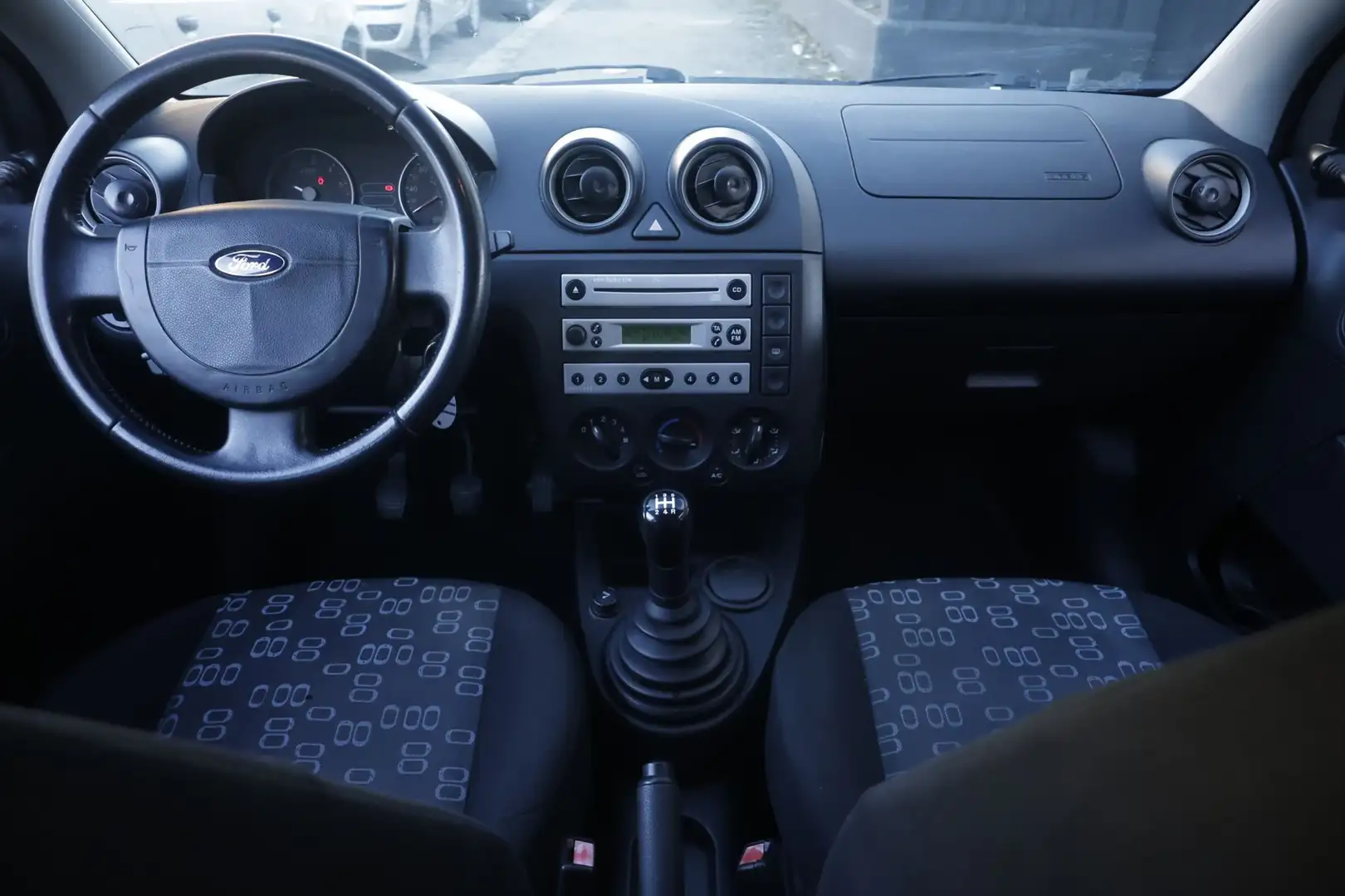 Ford Fiesta Ford Fiesta 1.4 TDCi 5p. Ambiente Unicoproprietar Zilver - 2