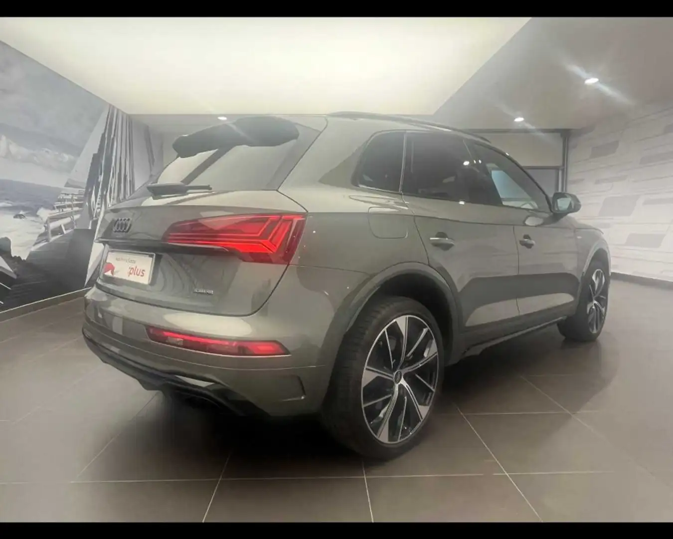 Audi Q5 40 TDI 204 CV quattro S tronic Identity Black Grijs - 2