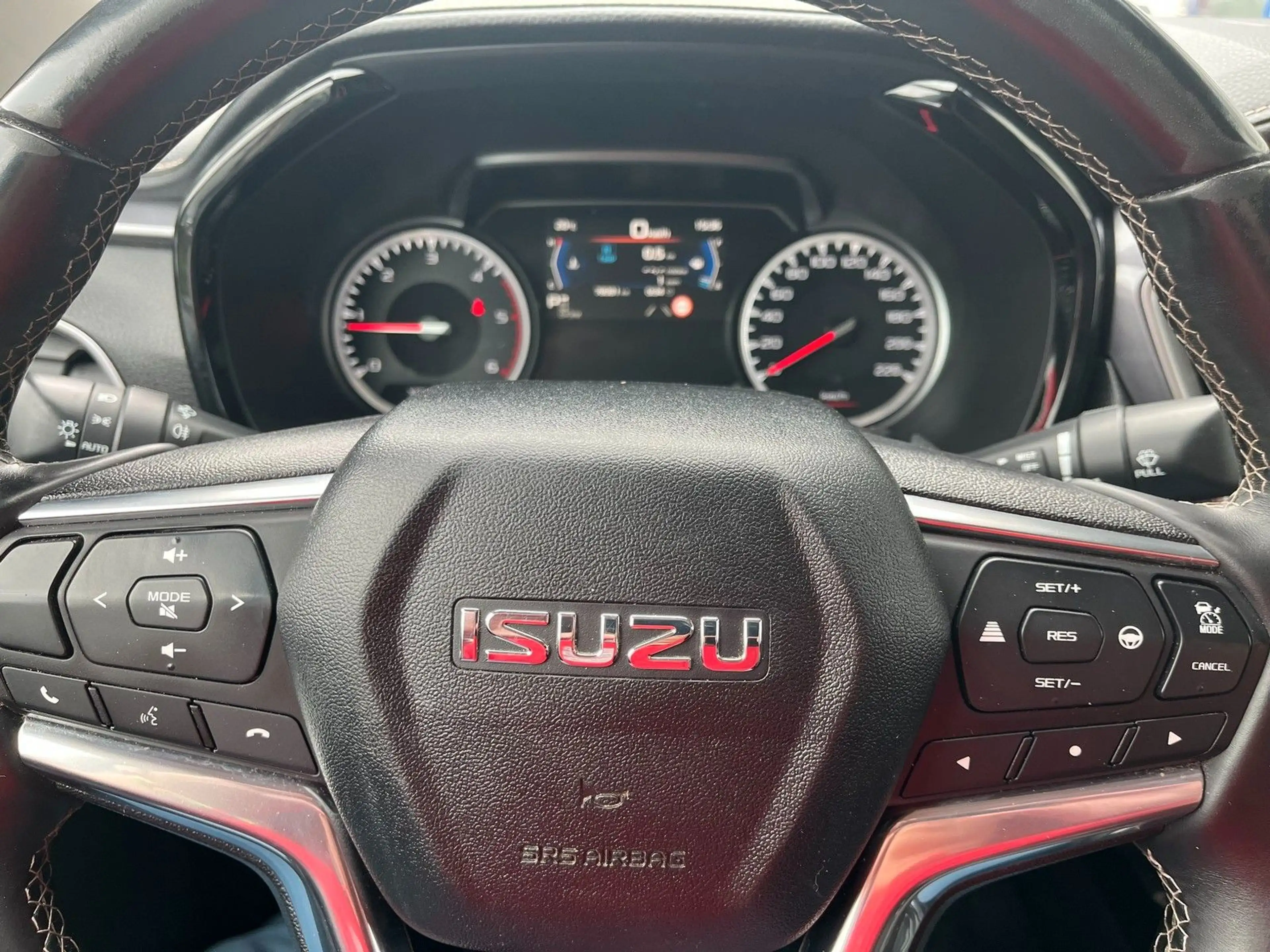Isuzu D-Max Double Cab 4x4 LSE AT Plane mit Speriegel — photo 6