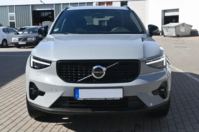 Volvo XC40 view 8