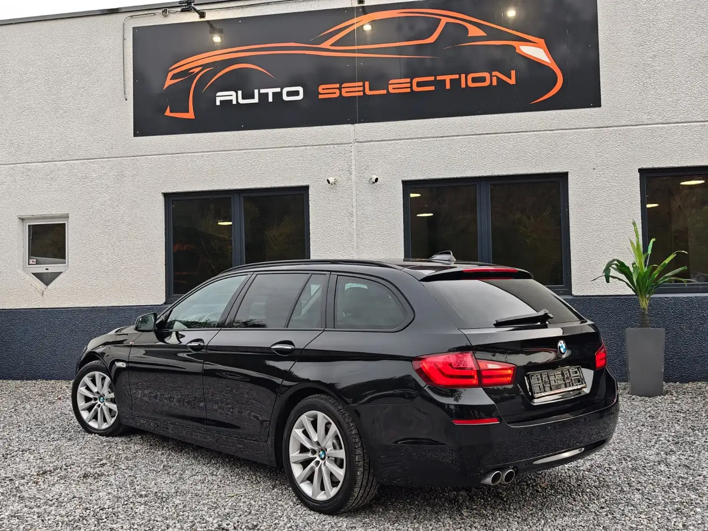 BMW 520 dA Touring XENON | LED | TOIT PANO | NAVI PRO Noir - 2