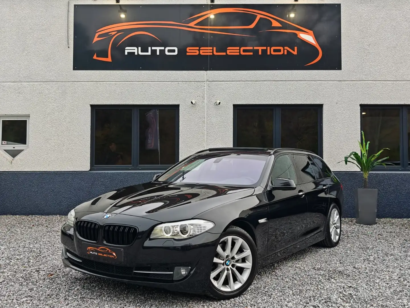 BMW 520 dA Touring XENON | LED | TOIT PANO | NAVI PRO Noir - 1