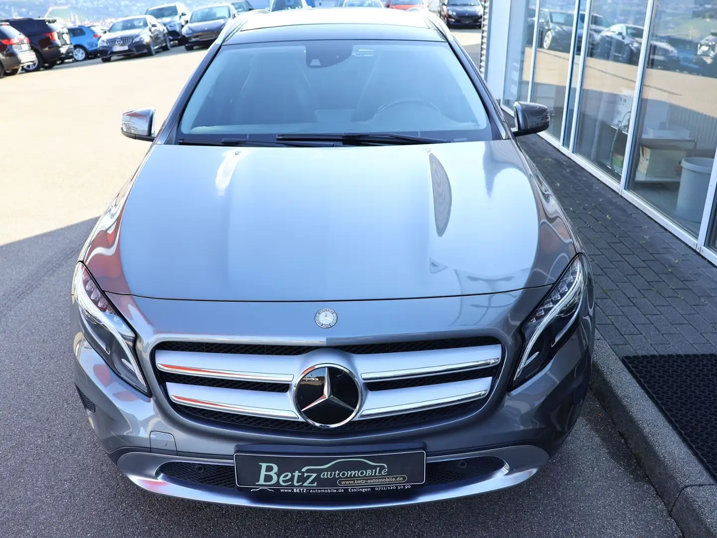 Mercedes-Benz GLA 220 d 4 Matic Pano Distr. RFK AHK SHZ Gris - 2
