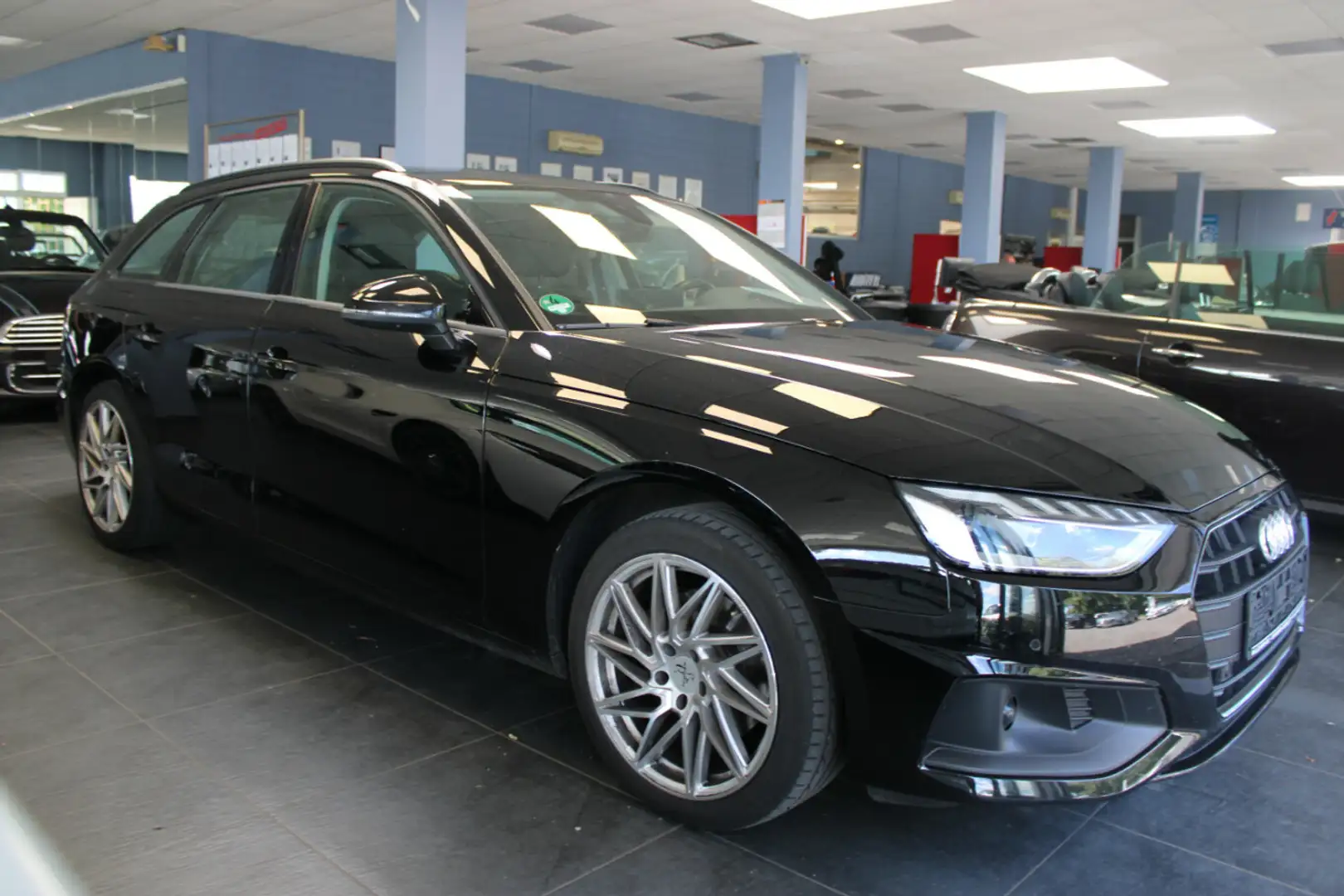 Audi A4 Avant 35 TFSI s tronic Schwarz - 1