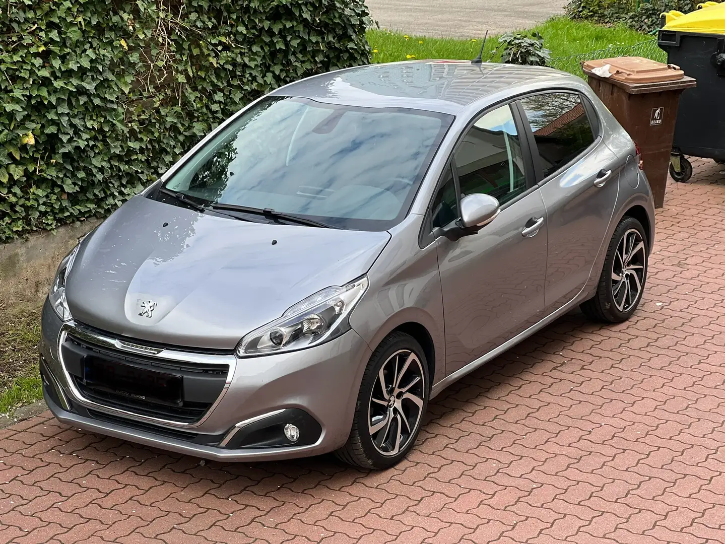 Peugeot 208 Active Grau - 2