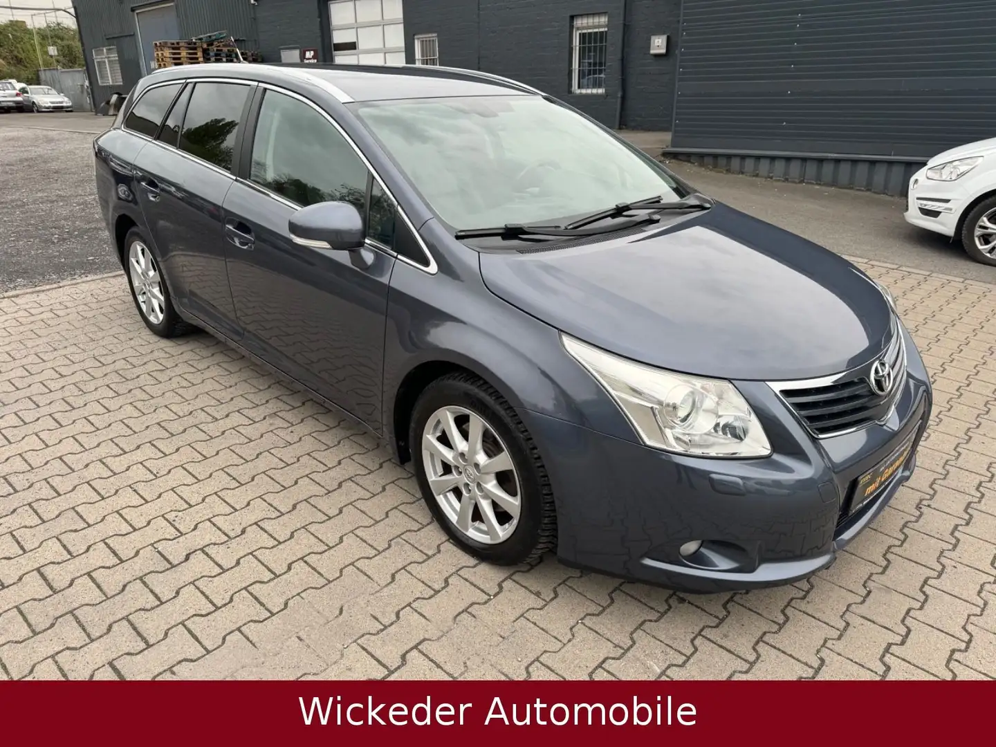 Toyota Avensis Kombi Executive/Leder/Navi/Tüv Neu Blau - 1