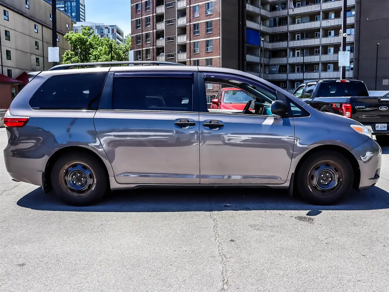 Toyota Sienna снимка Toyota Sienna