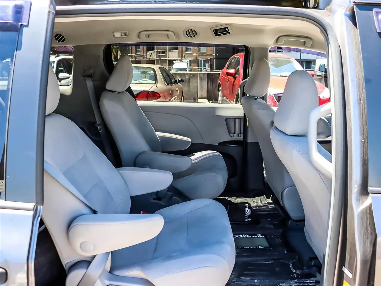 Toyota Sienna снимка Toyota Sienna