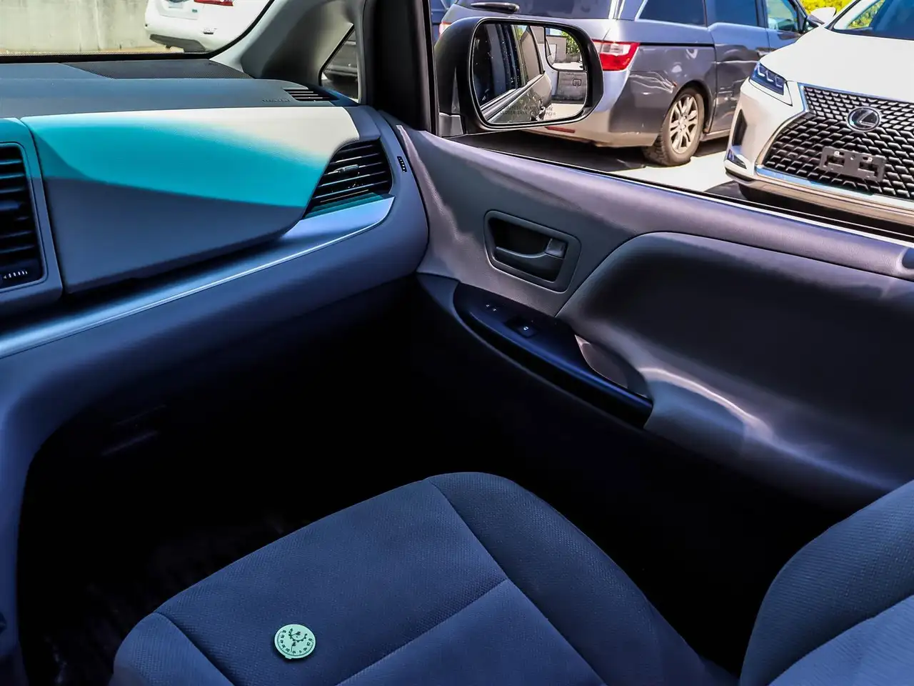Toyota Sienna снимка Toyota Sienna