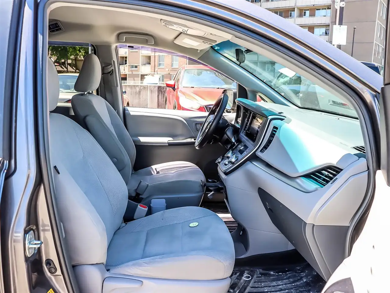 Toyota Sienna снимка Toyota Sienna