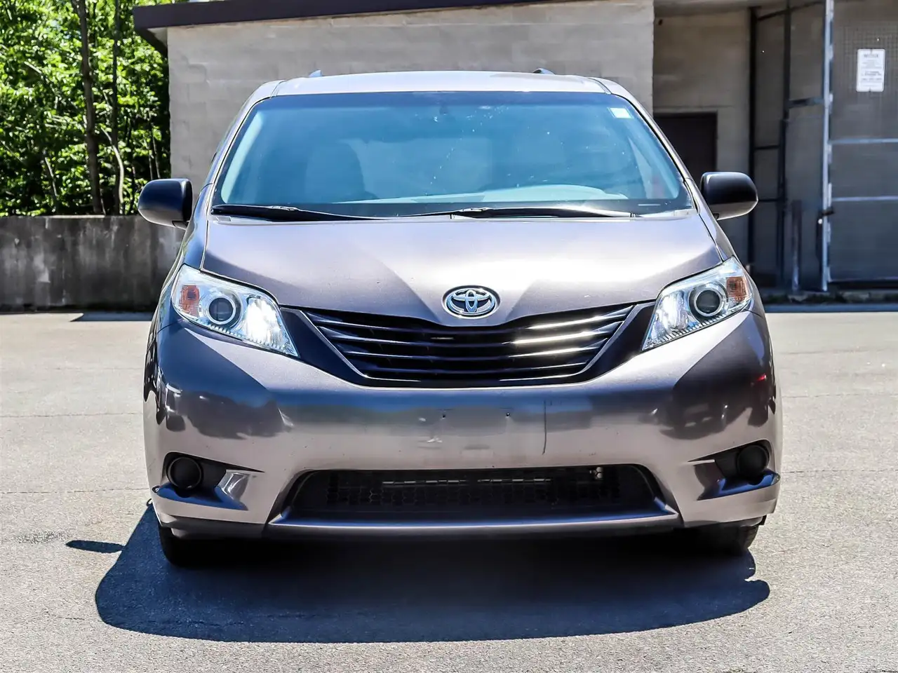 Toyota Sienna снимка Toyota Sienna