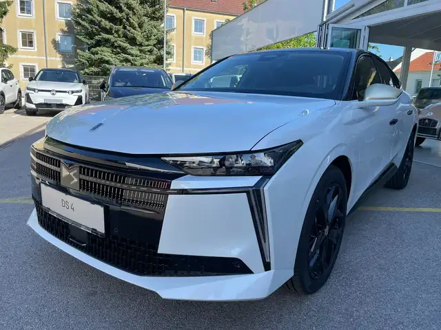 DS Automobiles N°4 DS N°4 Performance Line Hybrid 145
