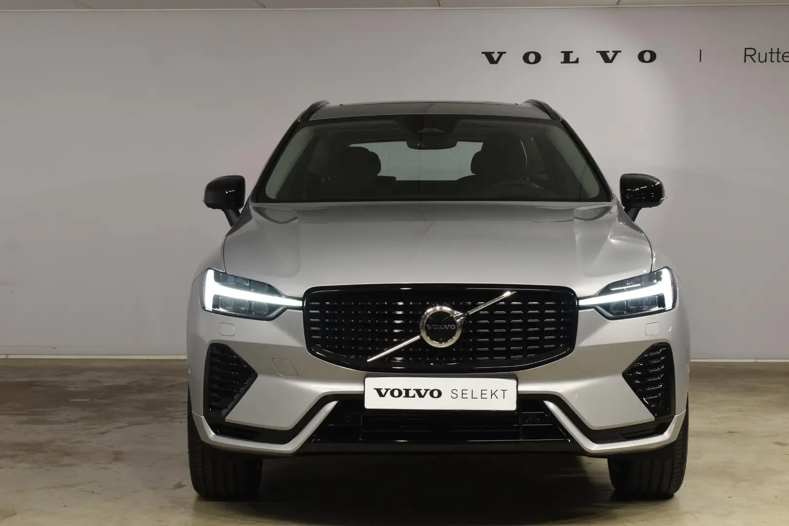 Volvo XC60 T6 350PK Automaat AWD Ultra Dark / Navigatie / 360 Argent - 2