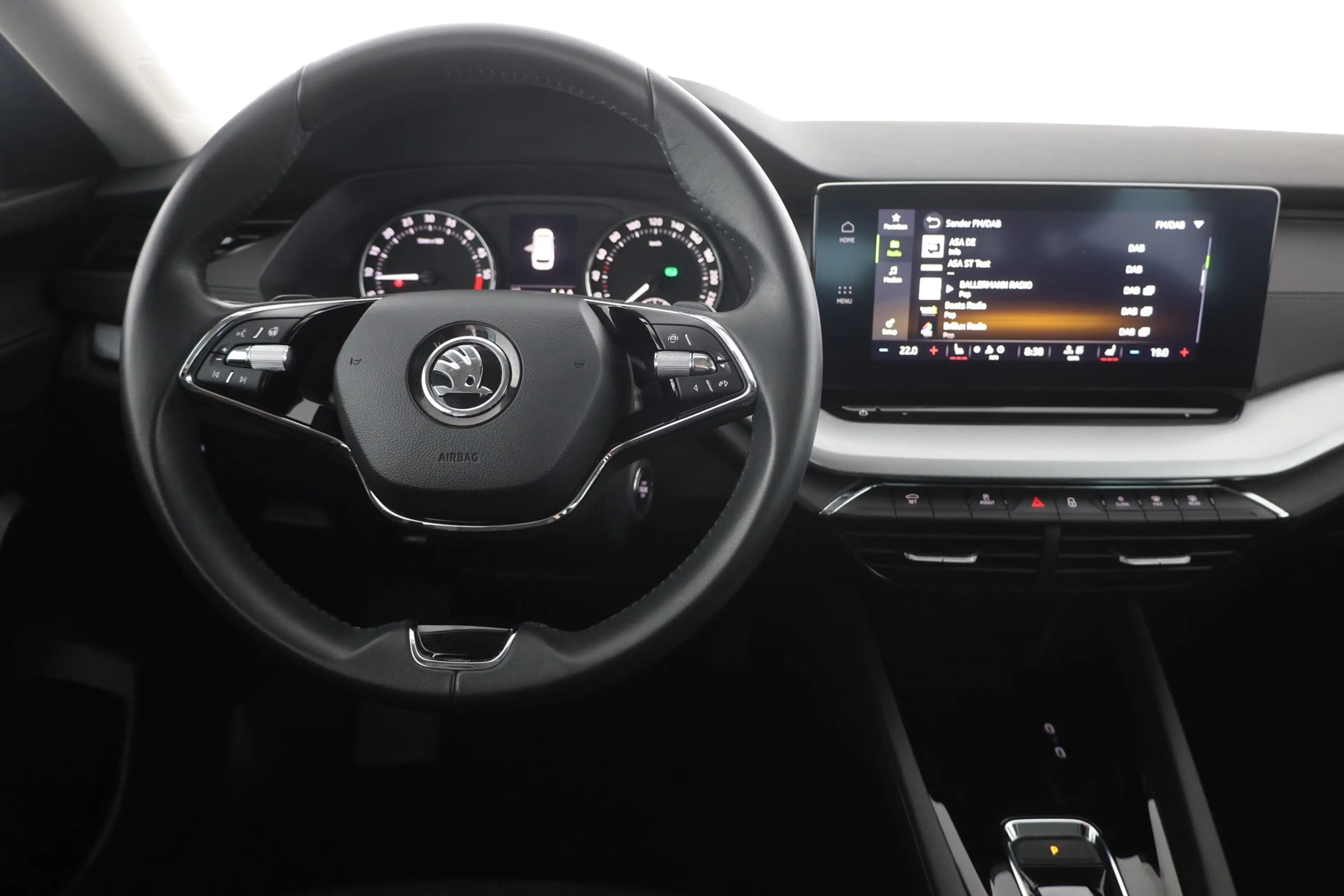 Skoda Octavia Combi 2.0 TDI DSG LED SmartLink AHK DAB — photo 10