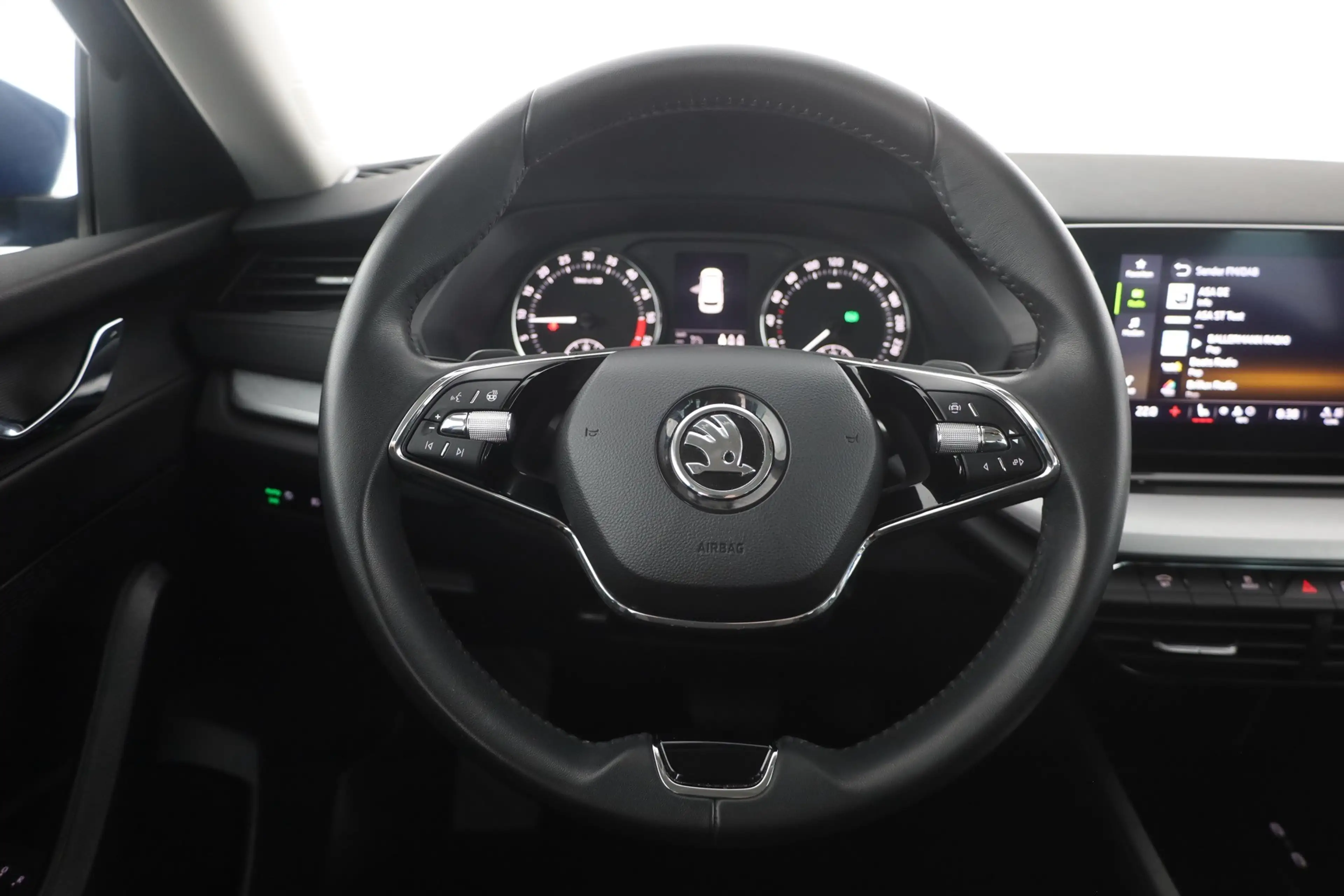 Skoda Octavia Combi 2.0 TDI DSG LED SmartLink AHK DAB — photo 14