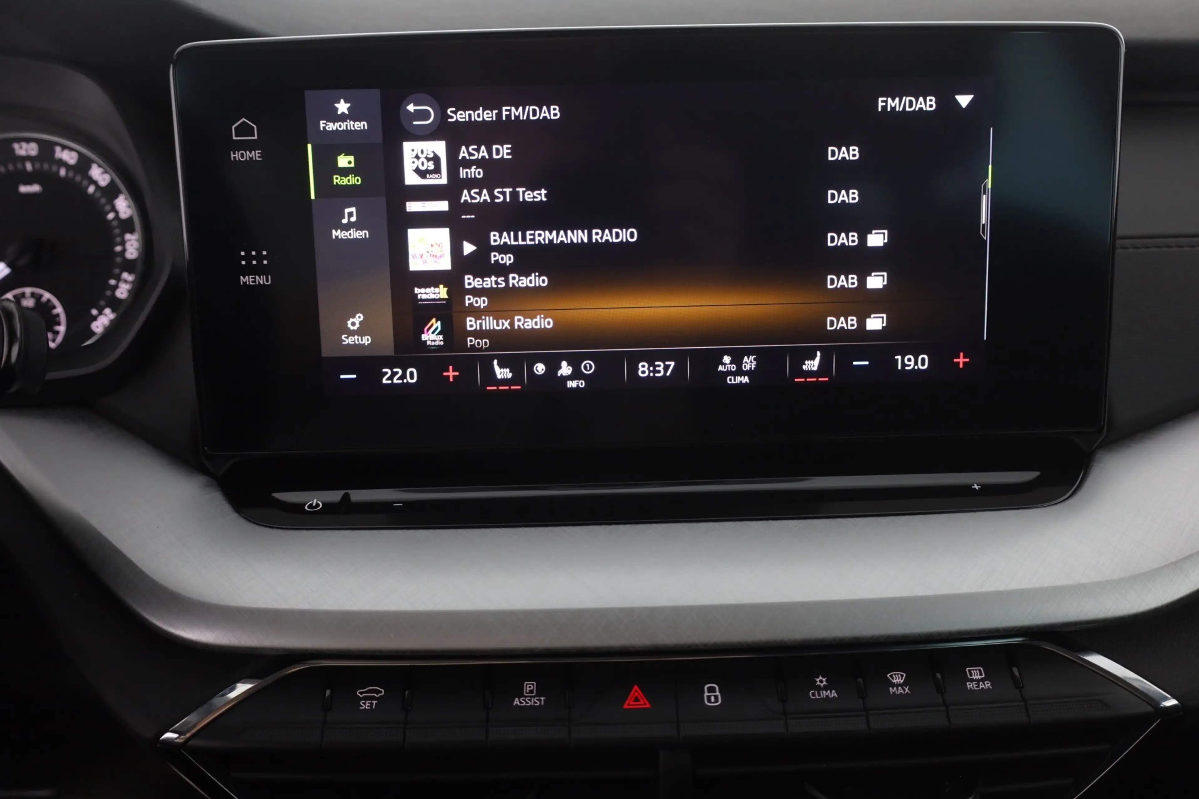 Skoda Octavia Combi 2.0 TDI DSG LED SmartLink AHK DAB — photo 11