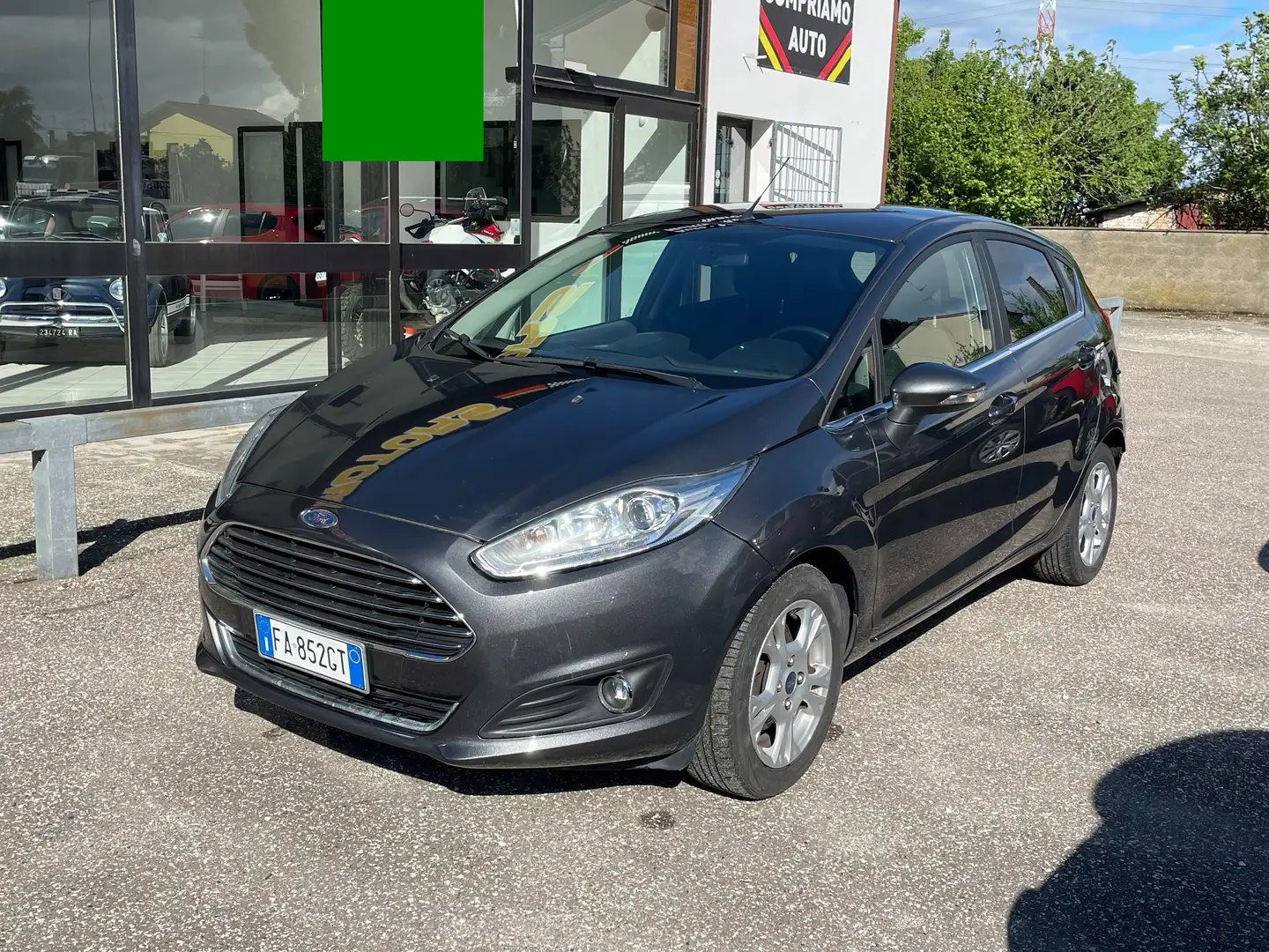 Ford Fiesta 5p 1.5 tdci Titanium 75cv E6 X NEOPATENTATI Grigio - 1