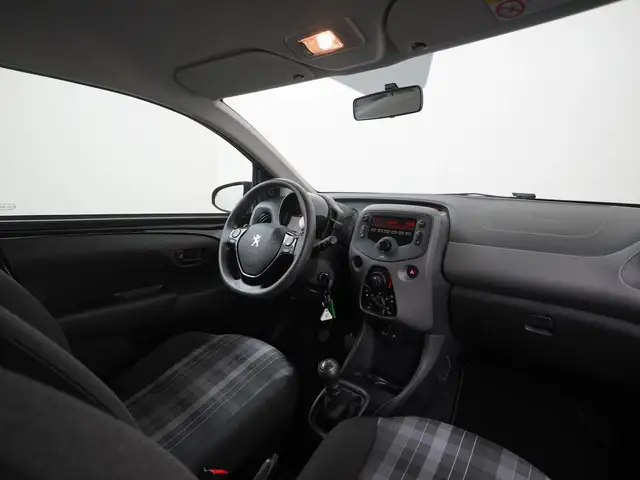 Peugeot 108 view 2