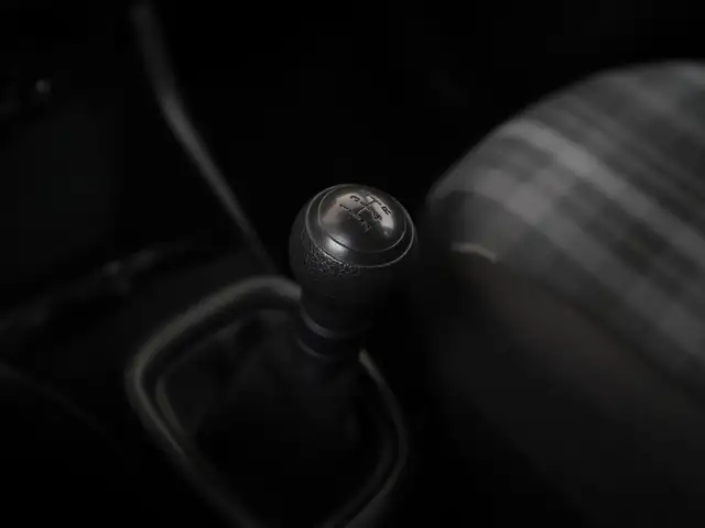 Peugeot 108 view 10