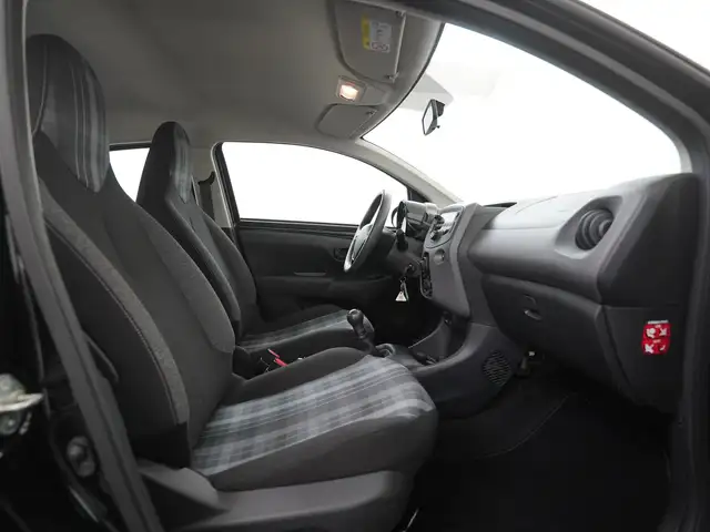 Peugeot 108 view 3