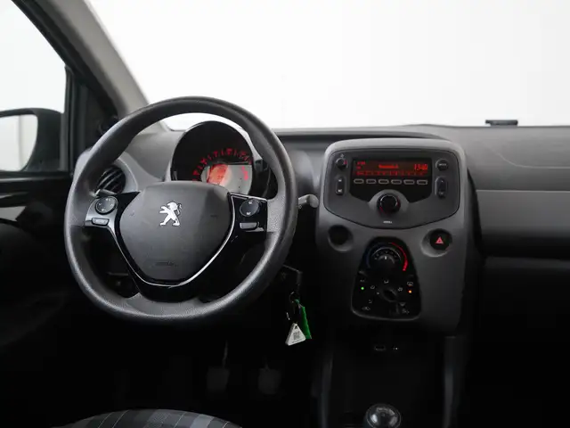 Peugeot 108 view 5