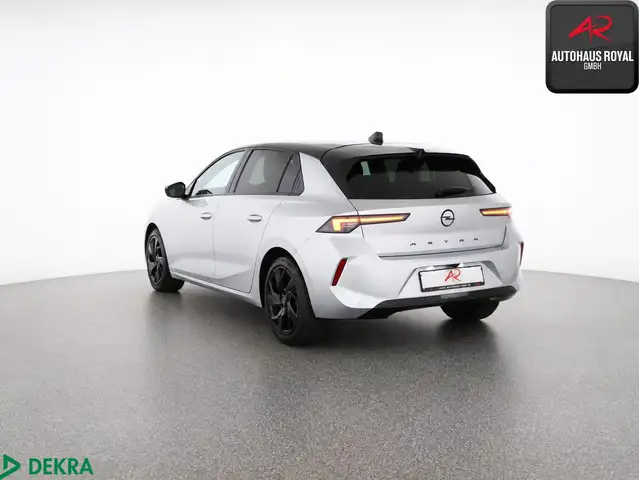 Opel Astra view 3