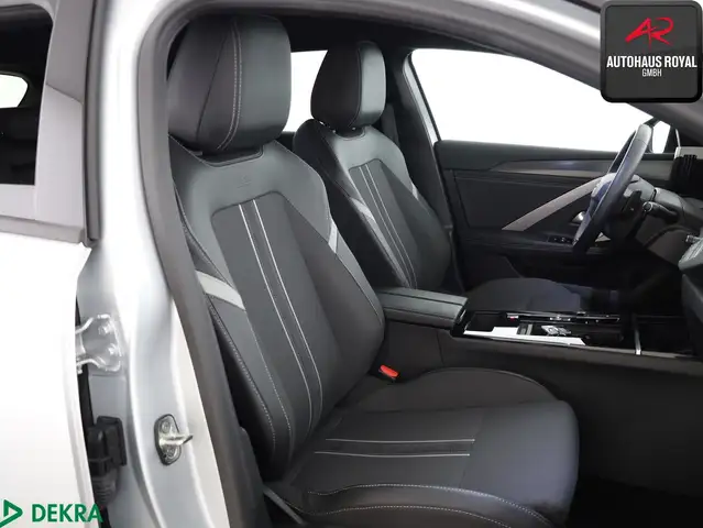 Opel Astra view 11