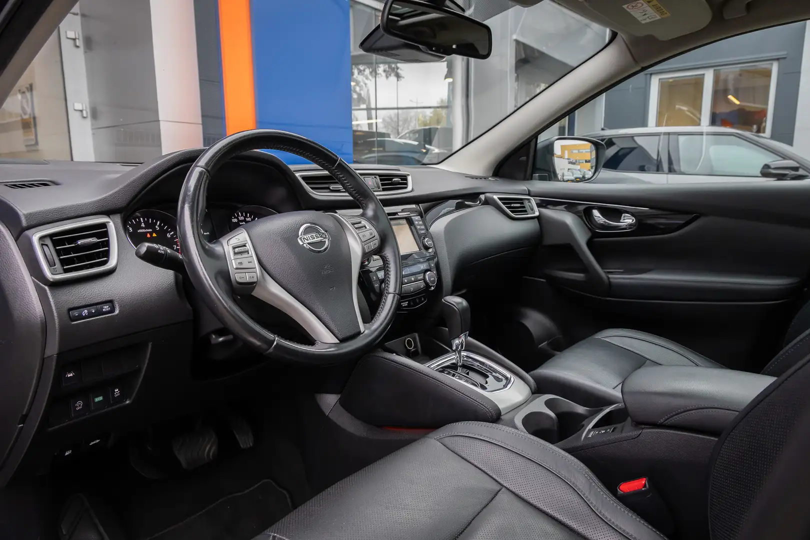 Nissan Qashqai 1.2 Tekna | 360 camera | Navi | Pano | Stoel verwa Zwart - 2