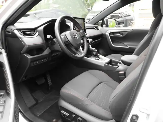 Toyota Rav4 view 4
