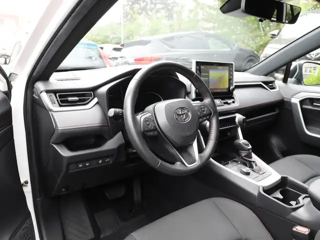 Toyota Rav4 view 5