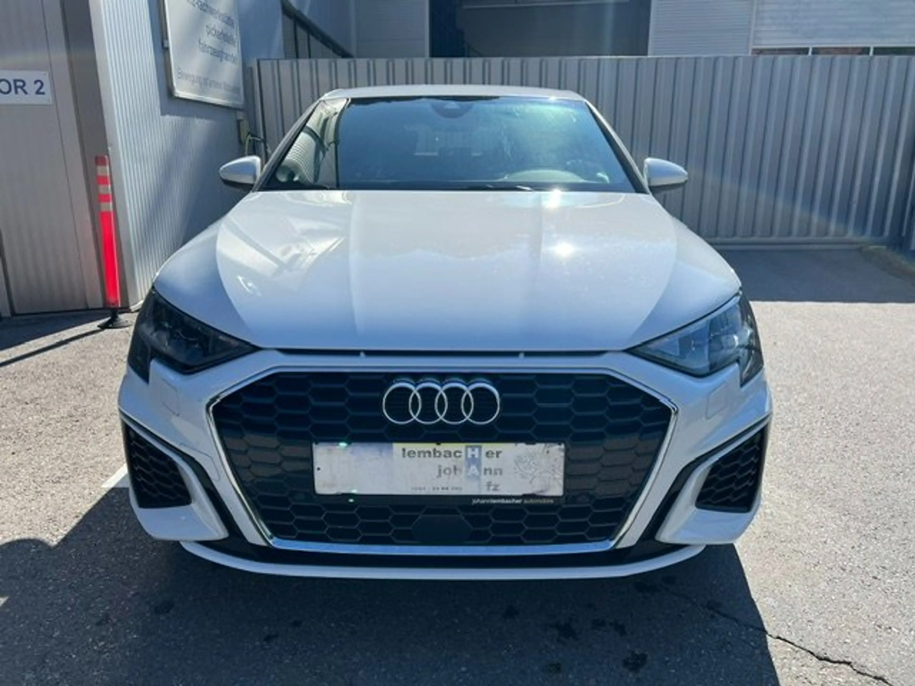 Audi A3 40 TFSI e S line — photo 2