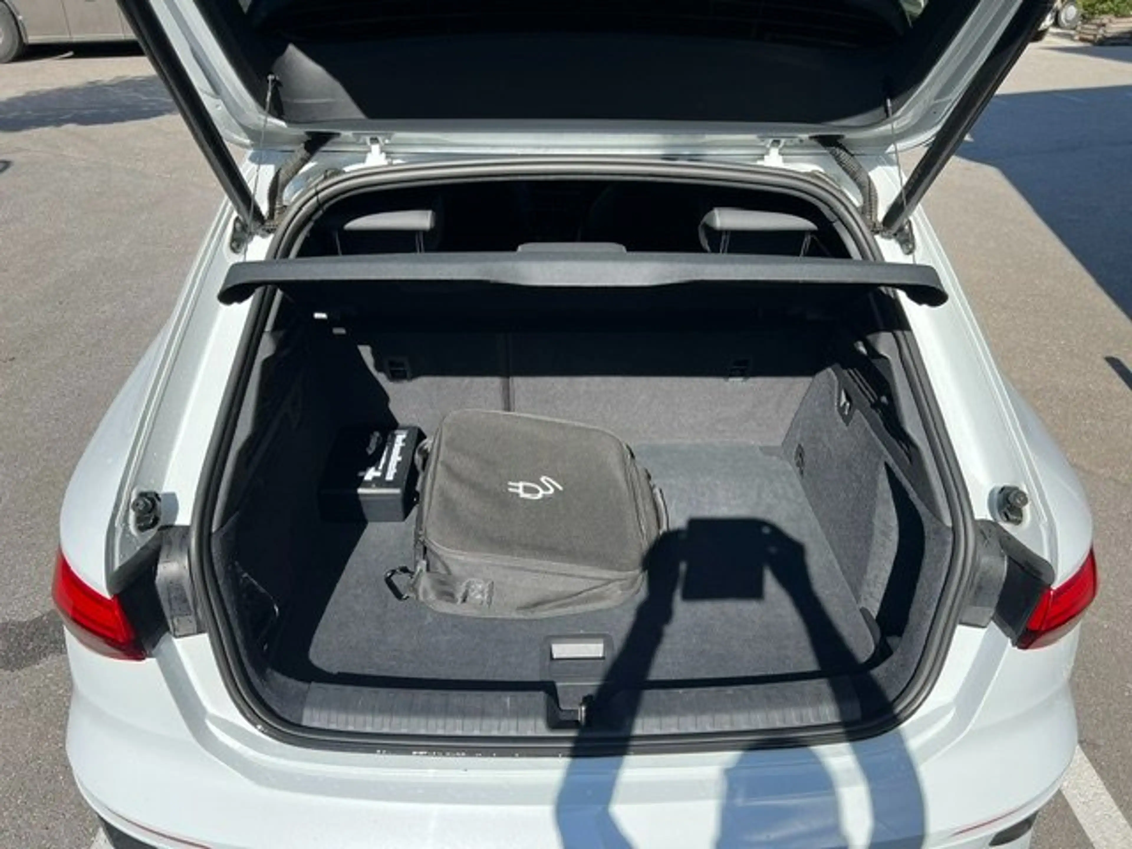 Audi A3 40 TFSI e S line — photo 6
