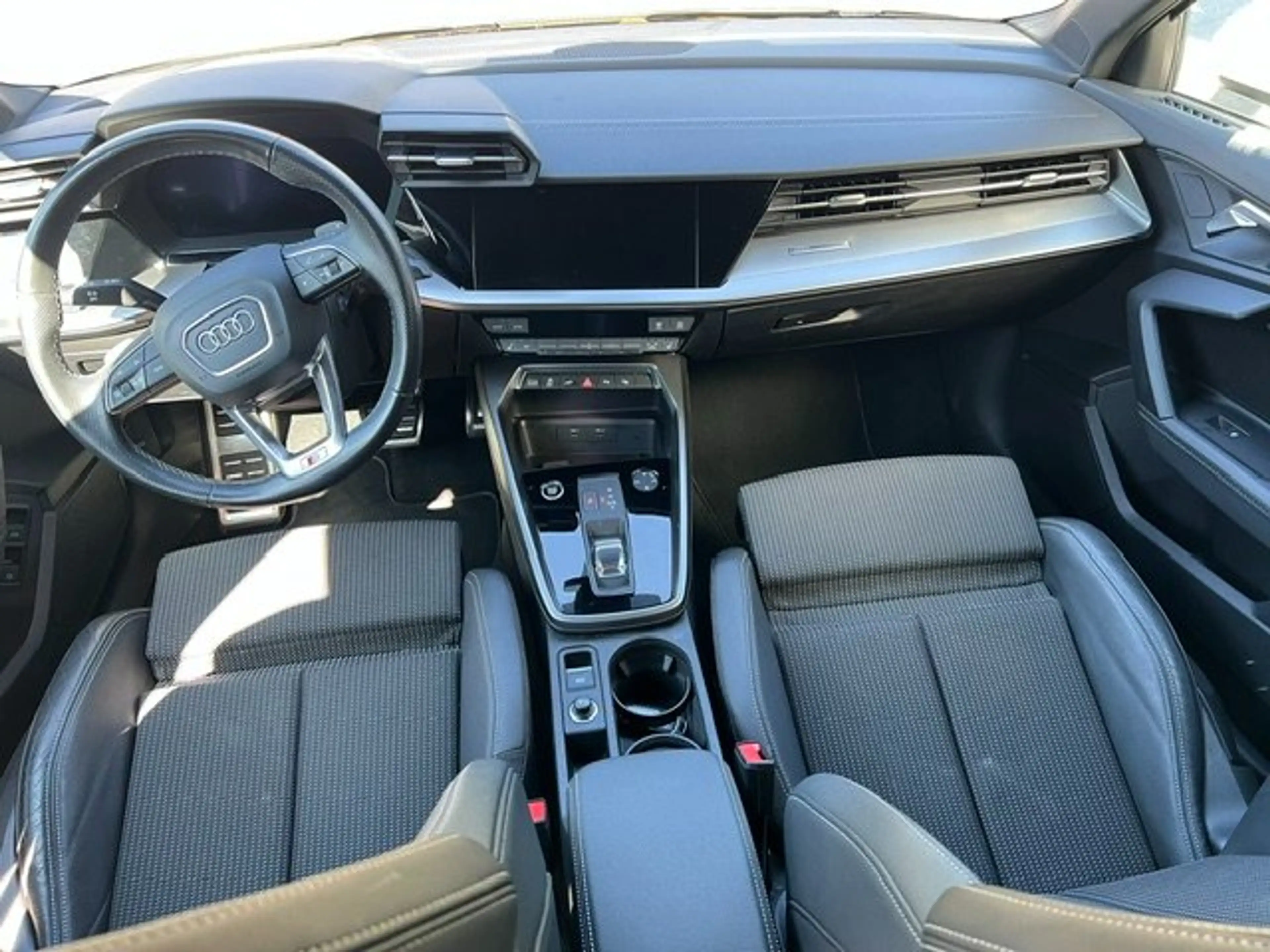 Audi A3 40 TFSI e S line — photo 10