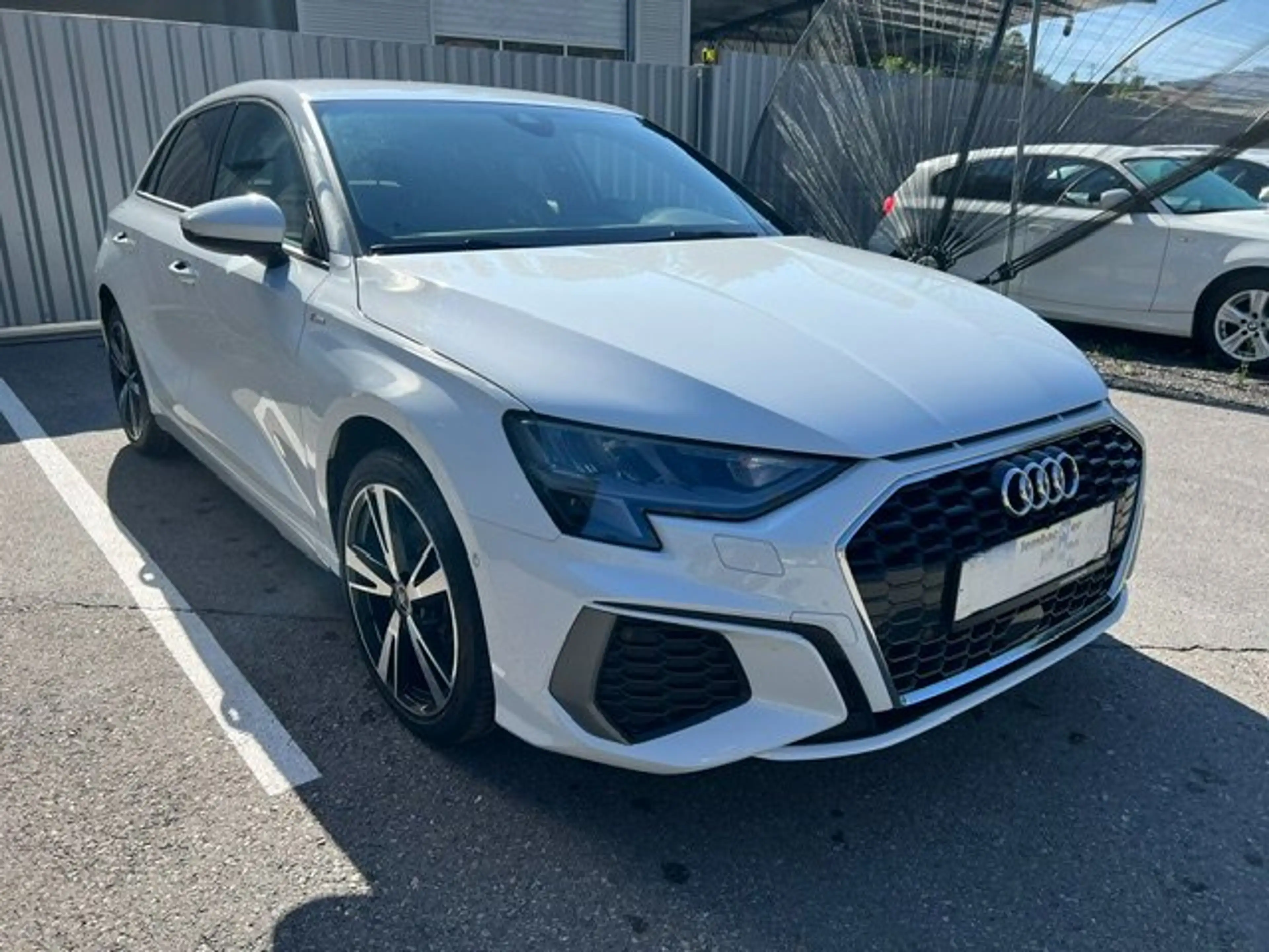 Audi A3 40 TFSI e S line — photo 3