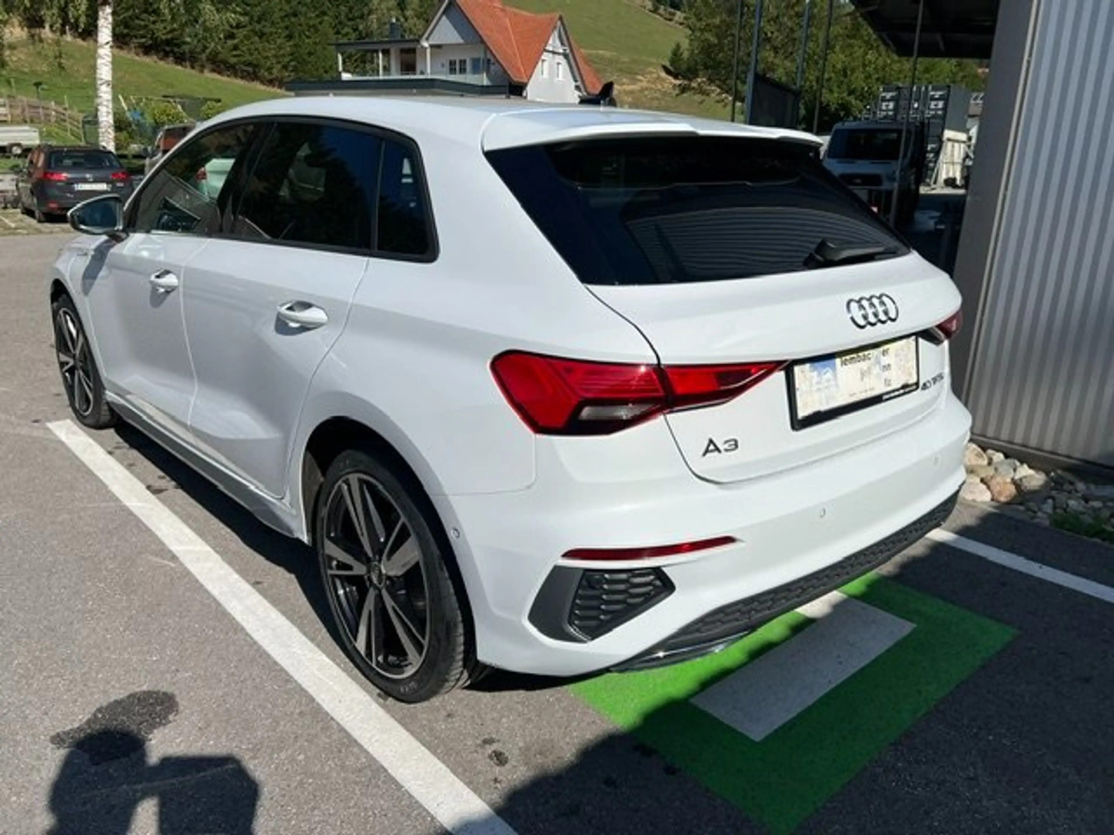 Audi A3 40 TFSI e S line — photo 5