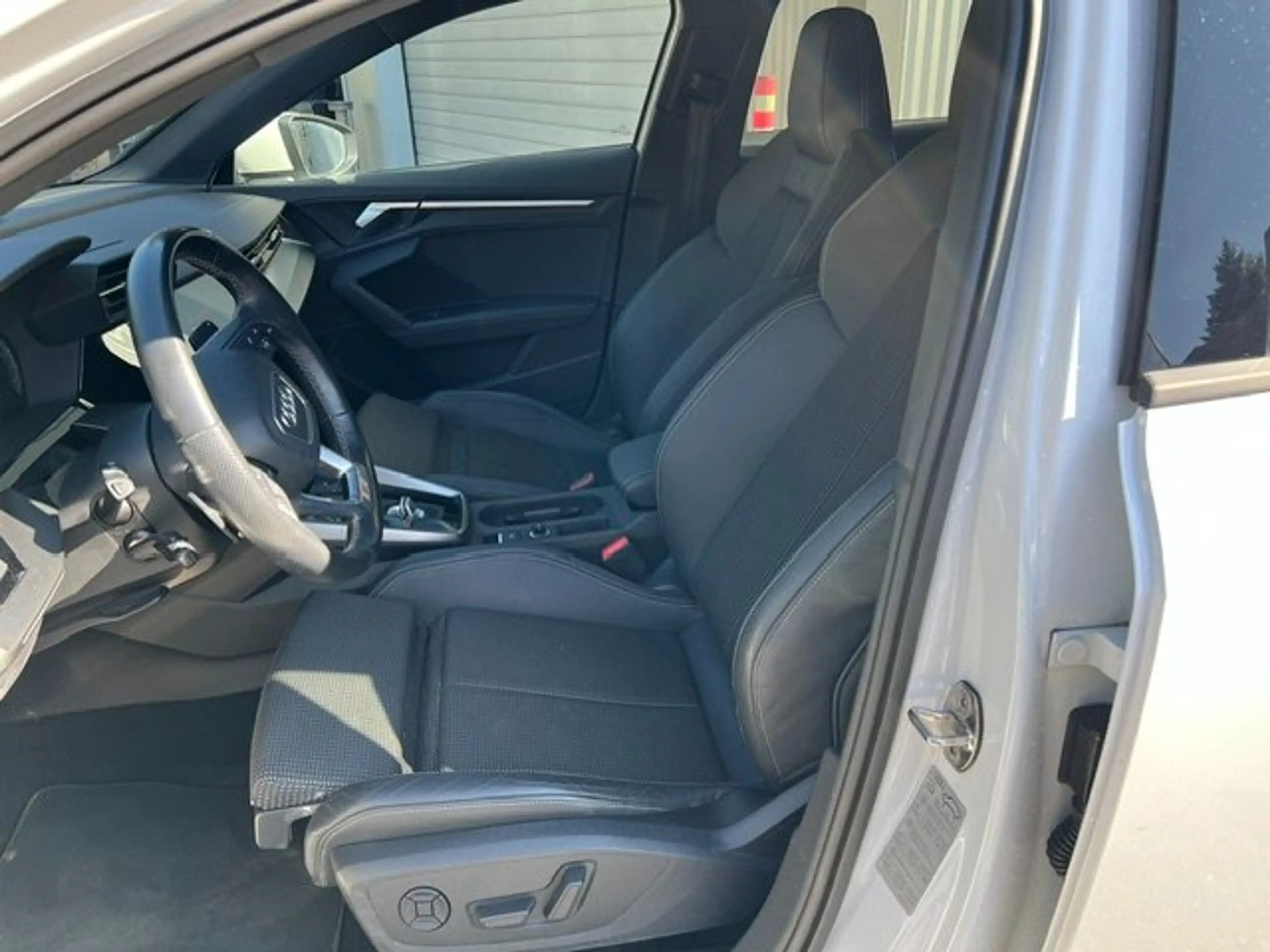 Audi A3 40 TFSI e S line — photo 11