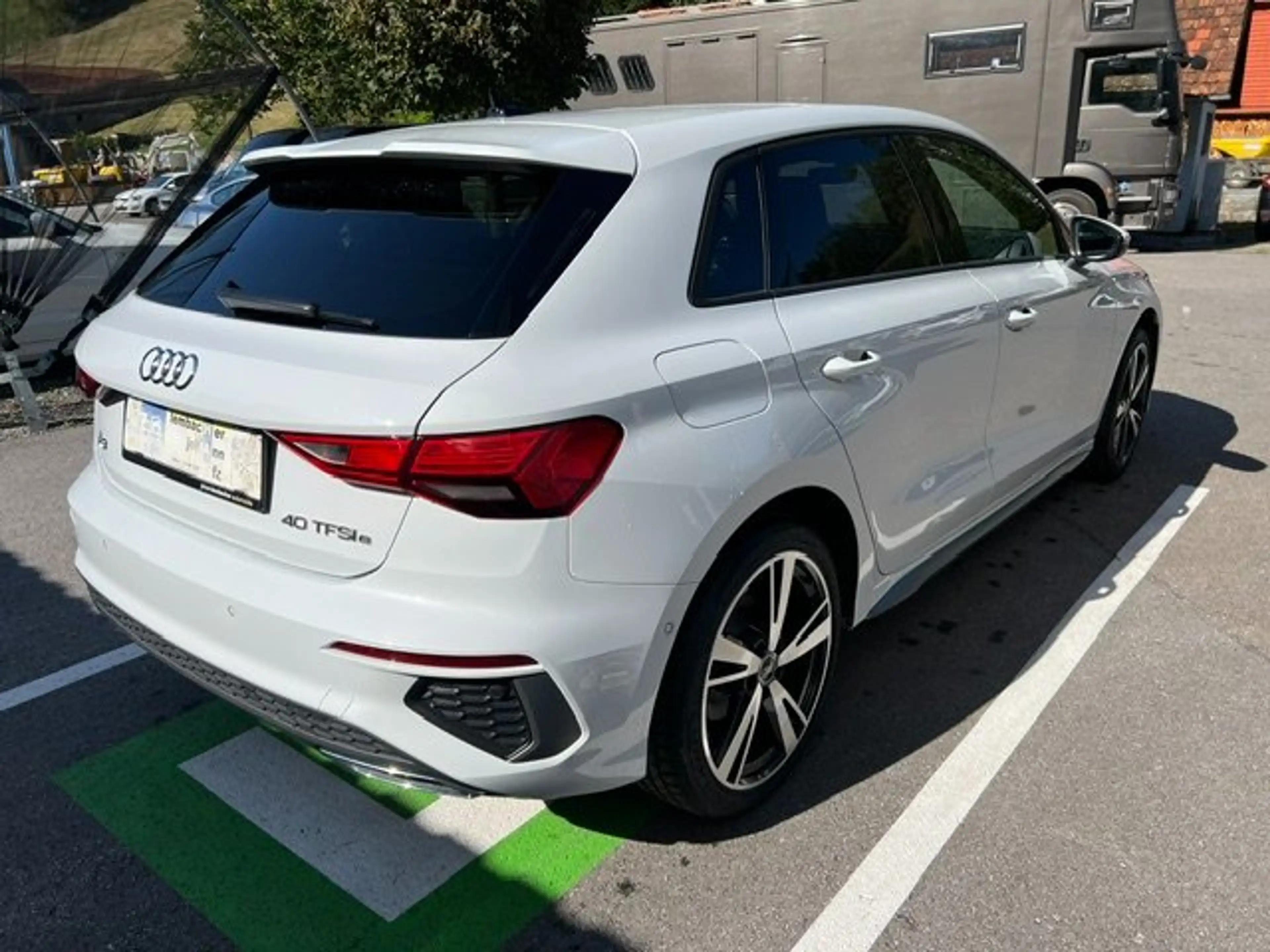 Audi A3 40 TFSI e S line — photo 4