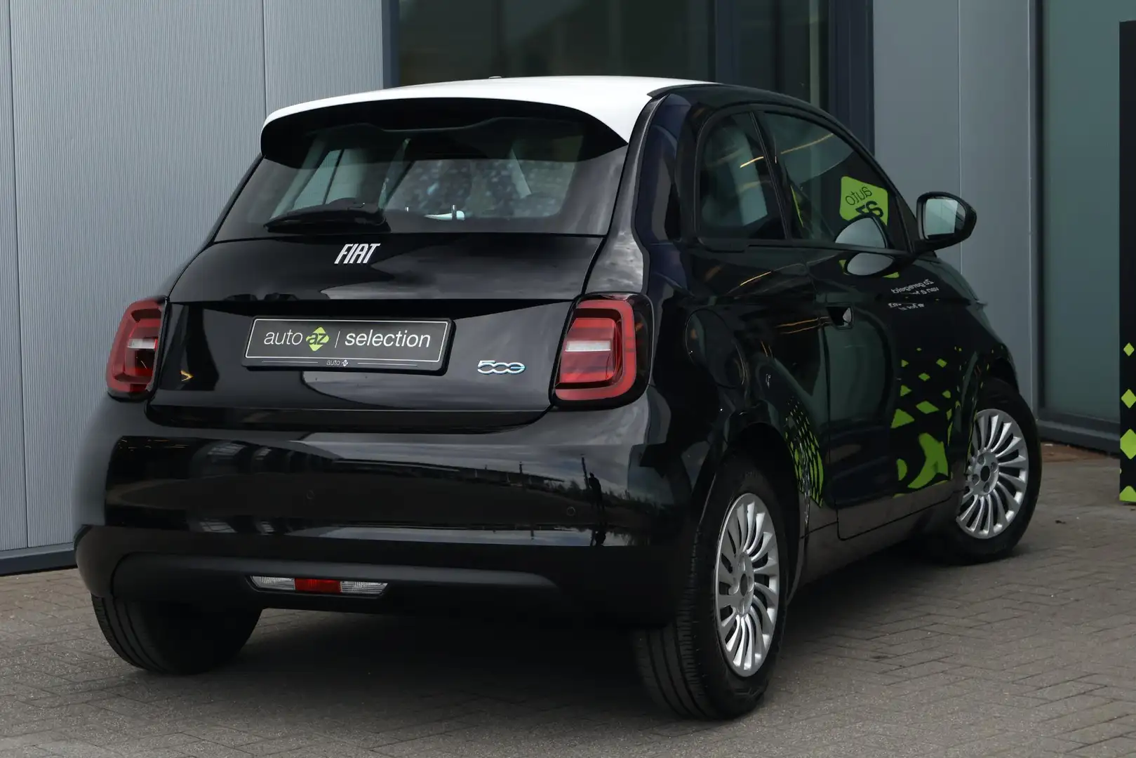Fiat 500e Action 24 kWh / Climate / LED / PDC Zwart - 2
