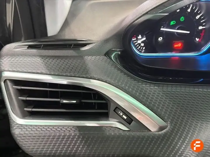 Peugeot 2008 1.2 Pure Tech S&S Allure (2017) 2019, foto 21